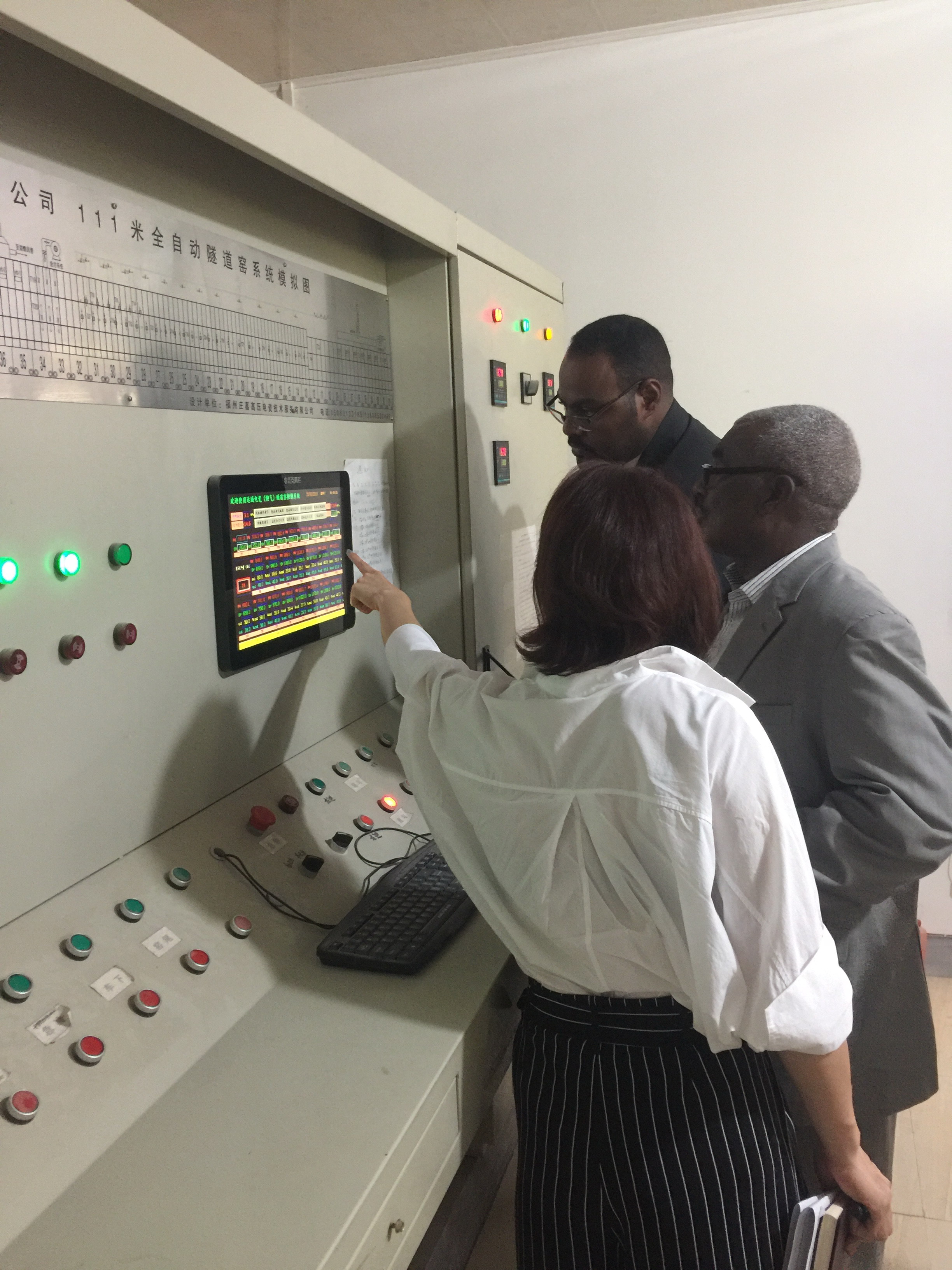 nuestra compañía ha pasado con éxito la aceptación de la fábrica de la oficina de la energía eléctrica de Sudán.